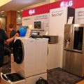 LG startet nun die Zeitsparmaschine TwinWash, die Waschmaschine mit zwei Trommeln. In Kürze soll noch ein Waschtrockner hinzukommen. LG startet nun die Zeitsparmaschine TwinWash, die Waschmaschine mit zwei Trommeln. In Kürze soll noch ein Waschtrockner hinzukommen.
