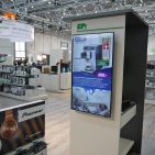 „EP:vernetzt“ demonstriert wie smarte Lösungen am PoS attraktiv und nutzenorientiert für Kunden präsentiert werden können. „EP:vernetzt“ ist Bestandteil des Ladenbaukonzeptes. Ladenbau II