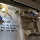 Vergrößerter Dyson-Stand in Halle 4.1. P1000151