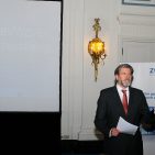 Der Sozialpsychologe Prof. Dr. Utho Creusen hält fest: „Es darf kein Tabu sein, das Kartellrecht zu ändern, wenn es an der Realität vorbeigeht.“ Prof. Dr. Utho Creusen