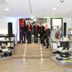 Die A Capella Band Vivavoce begeisterte die vielen Gäste, die im neuen Showroom ausgiebig die Einweihung feierten. Rommelsbacher - Vivavoce Showroom