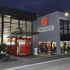 Das „neue“ Rommelsbacher erstrahlt hell bei Nacht. Rommelsbacher - by Night