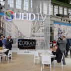 Mit SUHD will Samsung seine Spitzenposition bei Fernsehern in Deutschland auf dem hohen Niveau von weit über 35 Prozent Marktanteil festigen, wenn nicht gar noch ausbauen. Mit SUHD will Samsung seine Spitzenposition bei Fernsehern in Deutschland auf dem hohen Niveau von weit über 35 Prozent Marktanteil festigen, wenn nicht gar noch ausbauen.