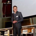 Voller Leidenschaft erläuterte Jürgen Bauer, media@home Bietigheim-Bissingen, wie er vertraute Pfade in der Branche Consumer Electronics verließ und sich dem Konzept „Wohnrauminszenierungen“ verschrieb. TdM - 05