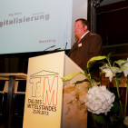 Dr. Frank Voßloh, Geschäftsführer Viessmann, läutete mit seiner Keynote zur Podiumsdiskussion über. TdM - 08