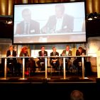„Geiz statt Service – schafft das Internet den stationären Fachhandel ab?“ Dieses Thema diskutierten leidenschaftlich (v.l) : Alexander Graf, Herausgeber des Blogs Kassenzone, Franz-Reinhard Habbel vom Deutschen Städte- und Gemeindebund, Dr. Cora Stephan, Publizistin, Dr. Frank Schweizer-Nürnberger, Chefredakteur markt intern Mittelstand, Prof. Gerrit Heinemann, Hochschule Niederrhein, Dirk Wittmer, AR-Vorsitzender Euronics Deutschland eG und Dr. Reinhard Zinkann, Geschäftsführender Gesellschafter Miele. TdM - 09