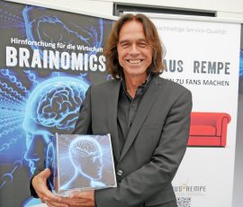 Diplom-Psychloge Klaus Rempe sprach zum Thema „Sieger erkennt man am Start – Kundenfaszination beginnt im Kopf.“ WIR_2015 - 01