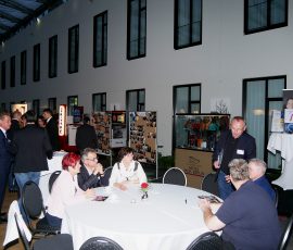 Kommunikationsaustausch kennt keine Pause. WIR_2015 - 15