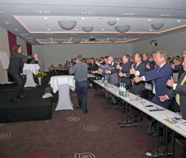 Die Teilnehmer des WIR-Treffens konnten sich der „mentalen Speisekarte“ des Hirnforschers Klaus Rempe nicht entziehen. WIR_2015 - 18