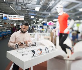 Wearables & mehr: Mit der Präsentation der Ware in eigenen Themenwelten erleichtert Saturn dem Kunden die Orientierung bei Produktwahl und Kaufentscheidung. Saturn Markt