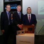 Die Zuversicht auf eine erfolgreiche IFA für Grundig strahlen aus (v.l.): Christian Struck, Marketingleiter, und die beiden Geschäftsführer Horst Nikolaus und Murat Sahin. ifa-2015-23
