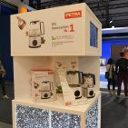 Eine echte Innovation und bisher ohne Nachahmer: Der Induktionswasserkocher und Teebereiter PureTea von Petra Electric. ifa-2015-34