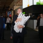 Die Omnisex-Poster gingen weg wie warme Semmeln. Carrera GF Michael Rotthaus sorgte für den Nachschub. ifa-2015-53