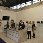 Ritter setzt auf eine Symbiose aus Zeitgeist - z. Bsp. mit www.mein-Toaster.de - und auf Elemente der Bauhaus-Tradition.