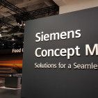 Halle 1.1. - Siemens: Komplett neuer Stand im Stile einer Concept Mall