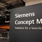 Halle 1.1. - Siemens: Komplett neuer Stand im Stile einer Concept Mall Halle 1.1. - Siemens: Komplett neuer Stand im Stile einer Concept Mall