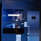 Halle 2.1. - Liebherr: „Hey MIA“ - per Sprache mit dem Kühlschrank kommunizieren Halle 2.1. - Liebherr: „Hey MIA“ - per Sprache mit dem Kühlschrank kommunizieren