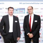 Gut gelaunt an der Promi-Fotowand: Michael Maier (li), Geschäftsführer fitbit, mit mi-Chefredakteur René Efler. Gut gelaunt an der Promi-Fotowand: Michael Maier (li), Geschäftsführer fitbit, mit mi-Chefredakteur René Efler.
