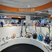 Blick in den Ausstellungsbereich der Elektrogeräte. Blick in den Ausstellungsbereich der Elektrogeräte.