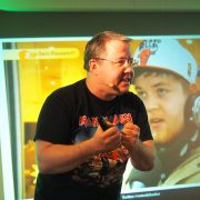 Amüsant, teilweise schockierend, auf alle Fälle nachdenkenswert: Der IT-Comedian Tobias Schrödel vermittelte den Teilnehmern des EP-Branchentreffs plastisch und live die Tücken des Internets. Amüsant, teilweise schockierend, auf alle Fälle nachdenkenswert: Der IT-Comedian Tobias Schrödel vermittelte den Teilnehmern des EP-Branchentreffs plastisch und live die Tücken des Internets.