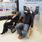 Eine mentale und körperliche Entspannung gefällig? Medisana entführte per VR-Brille an einen herrlichen Strand, der Relaxsessel massierte derweil den Körper. Eine mentale und körperliche Entspannung gefällig? Medisana entführte per VR-Brille an einen herrlichen Strand, der Relaxsessel massierte derweil den Körper.