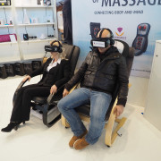 Eine mentale und körperliche Entspannung gefällig? Medisana entführte per VR-Brille an einen herrlichen Strand, der Relaxsessel massierte derweil den Körper. Eine mentale und körperliche Entspannung gefällig? Medisana entführte per VR-Brille an einen herrlichen Strand, der Relaxsessel massierte derweil den Körper.