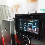 Die JURA S80 in Piano Black – edel, stilbewusst, dezent und verheißungsvoll. Die JURA S80 in Piano Black – edel, stilbewusst, dezent und verheißungsvoll.