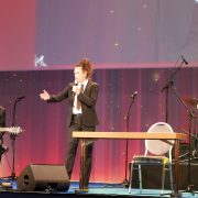 Gala-Abend: Verbindet bestes Kabarett mit Musik: Nessie Tausendschön. Gala-Abend: Verbindet bestes Kabarett mit Musik: Nessie Tausendschön.
