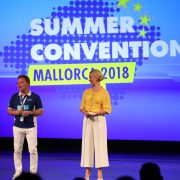 Waren (auf der Bühne) zwei Tage unzertrennlich: Benedict Kober und Moderatorin Judith Rakers. Waren (auf der Bühne) zwei Tage unzertrennlich: Benedict Kober und Moderatorin Judith Rakers.