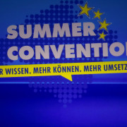 Das Motto der Summer Convention: Mehr Wissen. Mehr Können. Mehr Umsetzen. Das Motto der Summer Convention: Mehr Wissen. Mehr Können. Mehr Umsetzen.