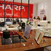So geht Messe: Sharp nutzte als einer der wenigen die Messe zum kommunikativen Ballyhoo… So geht Messe: Sharp nutzte als einer der wenigen die Messe zum kommunikativen Ballyhoo…
